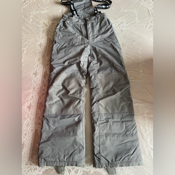 Girls Gusti Snowsuit - Size 12 - Pink and Grey- For -40 degree weather - Picture 6 of 6